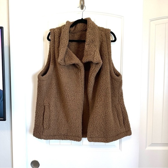 Jackets & Blazers - FUZZY TEDDY style oversized open front vest super soft super cozy women's XXL